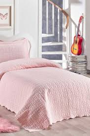 Tek kişilik yatak örtüsü, için 8.981 sonuç bulundu. Ortum Yatak Ortusu Daisy Duz Renk Tek Kisilik Pinar Tekstil