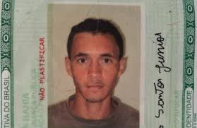 ... quinta-feira (25), um jovem de 24 anos, acusados de assaltar o Supermercado o Barateiro, localizado na Rua Duarte Muniz, no bairro São Jorge. - Edilson-oliveira-preso-em-jaguaquara1