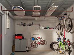 Nos Idees De Rangements Pour Le Garage Elle Decoration Rangement Garage Rangement Au Plafond Garage En Acier