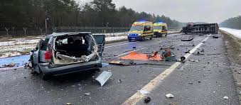 W poniedziałek (14.09) około godziny 20.15 na 3 kilometrze trasy s10 doszło do czołowego zderzenia dwóch pojazdów. Drogowy Koszmar Na Obwodnicy Torunia Policja Ustala Tozsamosc Denata Zdjecia Torun Super Express