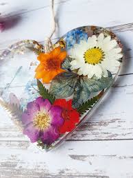 The exact answer to how long 500ml of resin lasts depends on different factors especially the size of your print. Resin Heart With Flowers