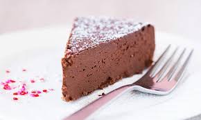 Adaugam toate celelalte ingrediente si amestecam compozitia, cu ajutorul atasamentelor pentru aluat de la mixer, pana cand obtinem un aluat mai fluid. Prajitura Fara Faina Si Fara Zahar Raw Dessert Recipes Sweets Recipes Raw Desserts