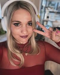 Holly Fine (@holleeze) • Instagram photos and videos