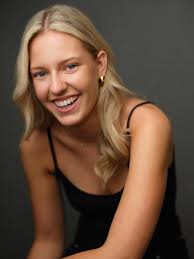 promise i'm not as vain as i look xx