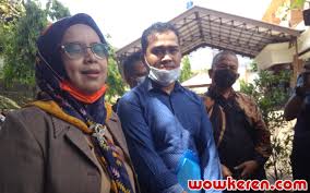 Bambang pamungkas diterpa isu rumah tangga, soal pengesahan anak. Sidang Diundur Mantan Istri Siri Bambang Pamungkas Bakal Ajukan Isbat Nikah