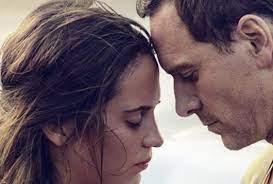 Tom sherbourne, ancien combattant encore traumatisé par le conflit, vit en reclus avec sa femme isabel. Une Vie Entre Deux Oceans En Livre Ou En Film