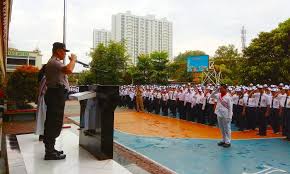 Alumni smp 226, jakarta, indonesia. Jadi Pembina Upacara Kapolsek Cilandak Sosialisasikan Bahaya Tawuran