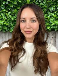 Dani Romain's Instagram, Twitter & Facebook