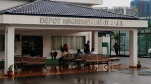 Daripada 177 kes penularan tempatan, 173 kes adalah bukan warganegara malaysia di mana 155 kes telah dikesan di depot tahanan imigresen (dti) bukit jalil, dan 13 kes daripada kluster pengawal keselamatan cheras. Malaysia Sticks To Deporting Myanmar Detainees Despite Un Pressure Nikkei Asia