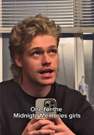 Song: “Santorini Sunset” by Connor Austin // I took a break from  doomscrolling to post this 🫡 // Love you #boyband #onedirection  #midnightmemories #onedirectionreunion #santorini