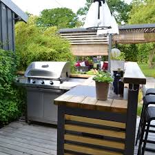 Not many of us can resist the smell of steak, hamburger, or even a hot dog grilling on an outdoor barbecue. 12 Best Outdoor Bar Ideas Diy Outdoor Bars For Entertaining