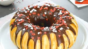 In dieser wird dem grausamen und skrupellosen adeligen eine pastete serviert, in der zwei. So Wird Aus Vielen Donuts Ruckzuck Ein Leckerer Kuchen