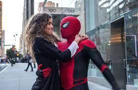 82 742 960 просмотров 82 млн просмотров. Dans Spider Man Far From Home Zendaya Est Loin D Etre Une Demoiselle En Detresse Le Huffpost