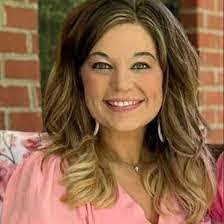 Lynette Bourne's Instagram, Twitter & Facebook