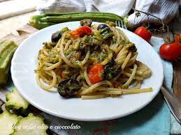 Parlo ovviamente dei pomodorini e del tonno. Pasta Zucchine Olive E Pomodori Ricetta Semplice