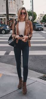Calça Jeans E Jaqueta De Couro Basica E Cool 9 Formas De Dar Um Up Na Calca Jeans Guita Moda Ideias Fashion Moda Do Momento Moda De Outono Feminina