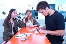 German model and dna fresh face wincent weiss connects with photographer ascanio vardan for an arresting new photo shoot. Wincent Weiss Ich Bin Nur Ein Dorfjunge Der Singt Interview Stuttgarter Kinderzeitung