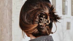 We scoured the streets of new york fashion week to find the best fall hairstyles from nyfw street style. Break Out Your Old Tortoiseshell Claw Clip Mdash Because The 90s Hair Accessory Is Back Baby Southern Living
