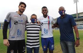 Altura 1,88 m pé destro: Dupla Que Se Destacou No Monte Azul Reforca Sao Caetano Na Serie D