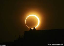 Ianya boleh dilakukan bermula dari terbitnya matahari sehinggalah sebelum matahari tegak di atas kepala. Panduan Cara Solat Sunat Gerhana Bulan Sentiasa Panas