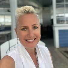 Wendy Meade's Instagram, Twitter & Facebook