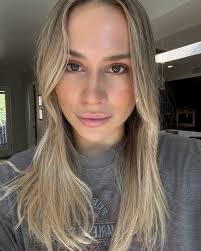 Ariel Isaacson's Instagram, Twitter & Facebook