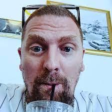 Daniel Dobra's Instagram, Twitter & Facebook