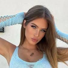 Influencer Sky Bri revealed during a recent livestream that some big name  Manchester United soccer players have been shooting their shot in her DMs  Read: https://t.co/5MKlJhdixi