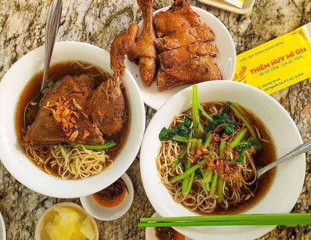 Mách bạn” 9 quán mì vịt tiềm Sài Gòn thơm ngon, chuẩn vị – VinWonders