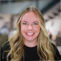 Holley Smith's Instagram, Twitter & Facebook