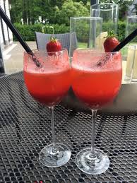 Erdbeerheidi 300g Erdbeeren Strawberry Bols Sekt Erdbeeren Mit Bowl Purieren Im Glaser Fullen Glaser Mit Sekt Auffullen U Essen Und Trinken Essen Rezepte