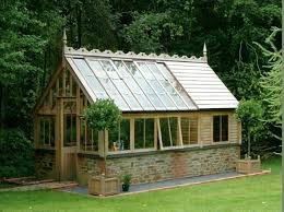 Greenhouse Potting Shed The Two Sections Have A Division With The Shed Roof Element Covered With The Stan Gewachshaus Hutte Hinterhof Gewachshaus Gewachshaus