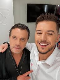 MASKARAAAA…” Keshtu e nisi biseden😂 Pas pak me @laertivasili ne  @portokallitch 😍🔥🎊🍊