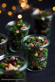 Fur Die Silvesterparty Wintersalat Im Glas Mit Grunkohl Cranberrys Und Champagner Orangen Dressing Wintersalat Grunkohl Silvester Buffet