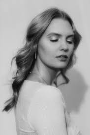 Ashley Harter's Instagram, Twitter & Facebook