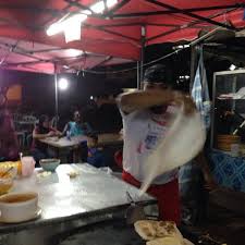 The art of tossing and spinning the roti canai. Roti Terbang Kampung Enam