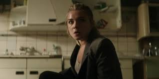 The hourglass organ is used to sense heat sources. Yelena Belova Florence Pugh S Black Widow Character Explained Cinemablend