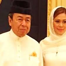 Sultan Sharafuddin's consort is Tengku Permaisuri Selangor