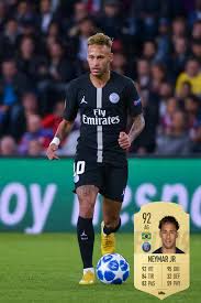 Time your clicks parfaitement pour définir la hauteur, la direction et la courbe de votre coup de pied. Diaporama Fifa 19 Le Top 30 Des Tireurs De Coup Franc Onze Mondial