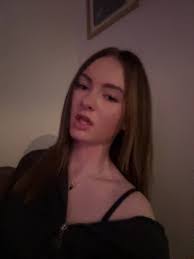 Amie Nicholson's Instagram, Twitter & Facebook