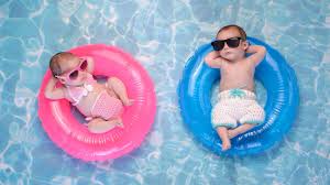 Manche können schon mit 10 monaten laufen, manche erst mit 1 1/2 jahren. Ab Wann Kann Man Mit Dem Baby Schwimmen Gehen Fit For Fun Wissen