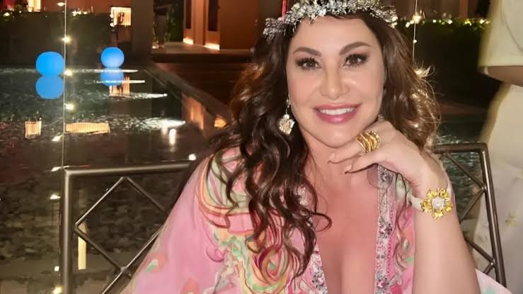 Дарина Павлова с яхта край имението на Берлускони и минипола във Венеция  Снимки - VIP