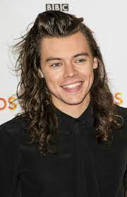 Ecco le foto del taglio di capelli. Pin By 13 On One Direction Harry Styles Hair Harry Styles Long Hair Harry Styles Haircut