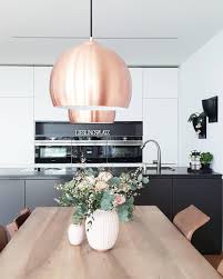 Rucke Dein Zuhause Ins Rechte Licht Am Besten Mit Pendelleuchte Ball Von Frandsen Modern Und Minimali Esstisch Skandinavisch Esszimmerlampe Esszimmerleuchten