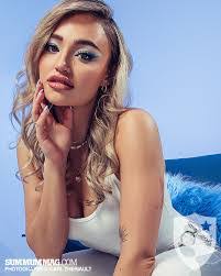 Kim Lemay's Instagram, Twitter & Facebook