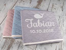 Babydecke Mit Namen Krabbel Kuscheldecke Babydecke Mit Namen Babydecke Geschenk Taufe Junge
