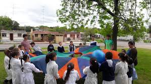 Por esto, el ministerio de educacion (2014), propone ámbitos de desarrollo humano y aprendizaje; Juegos Recreativos Uruguay Educa