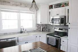 Our kitchen color schemes guide provides over 30 of the most attractive and timeless color palettes for every type of kitchen design. Silestone Lyra Quartz Countertops Kitchen Backsplash Tile Designs Glass Backsplash Kitchen Backsplash