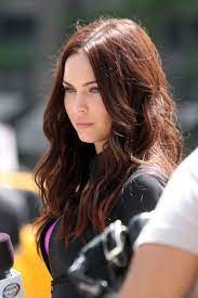Megan Fox Waht Are You Spanish Redish Brown Color Then Looks Black When No Light I Know T Hair Color Auburn Dark Auburn Hair Color Dark Auburn Hair