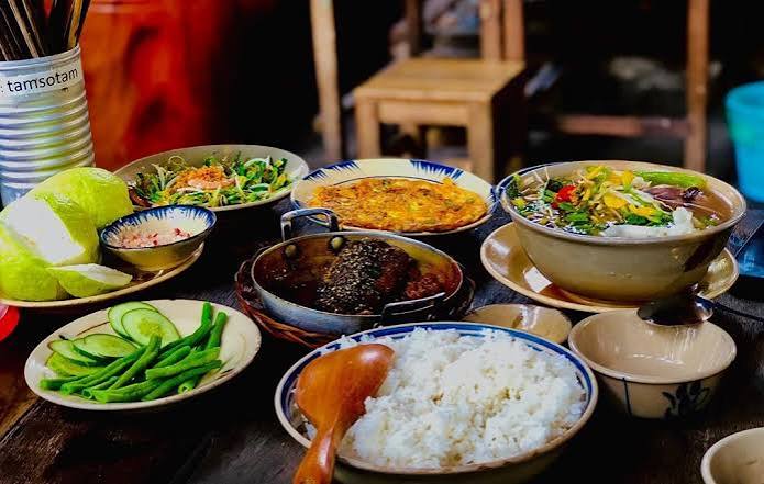 Khám phá ẩm thực Ninh Kiều về đêm cùng dịch vụ đưa đón